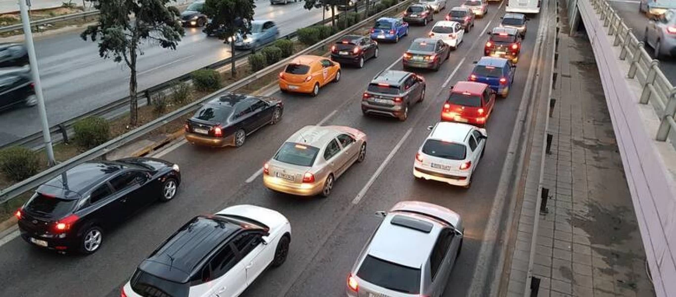 Τέλη κυκλοφορίας 2022: Πότε αναρτώνται & μέχρι πότε πρέπει να πληρωθούν - Τι ισχύει με τις 12 άτοκες δόσεις